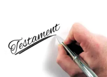 Mann schreibt Testament